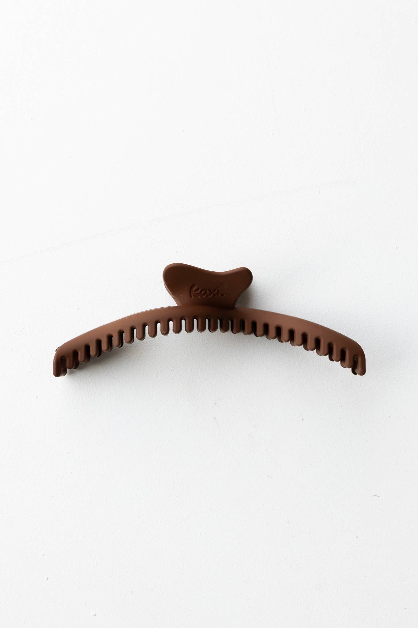 KAXI ORIGINAL WAVY HOLD EVERYTHING CLAW: DARK BROWN