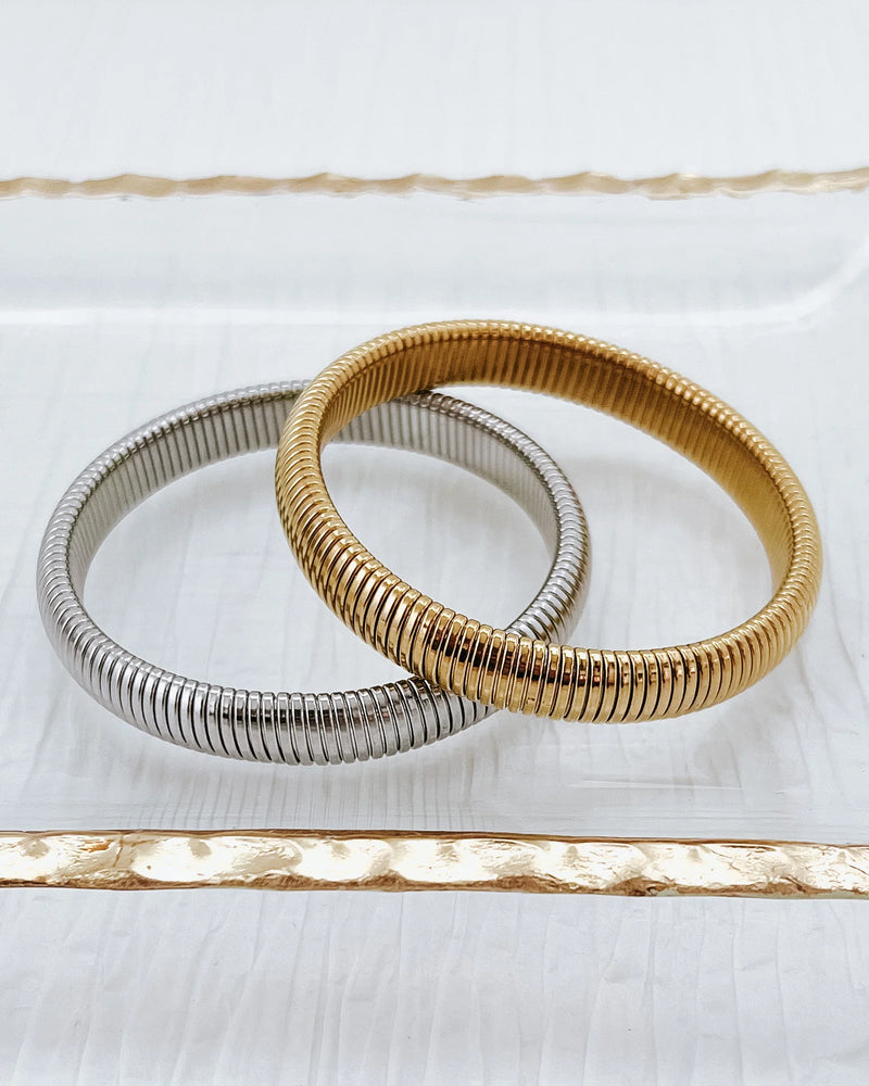 
            
                Load image into Gallery viewer, Baia Thin Coil Bangle
            
        