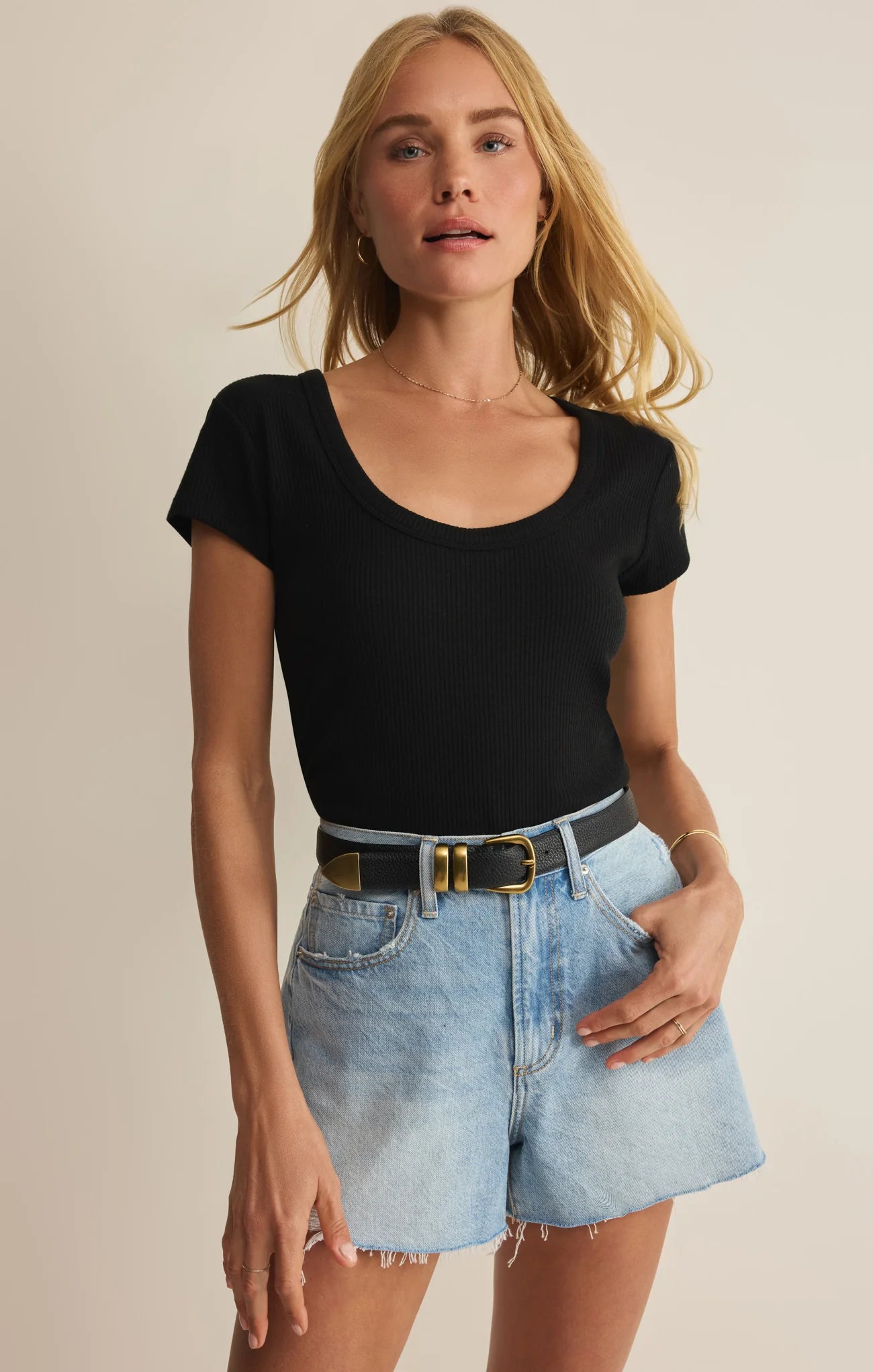 Ava Scoop Neck Tee/Black