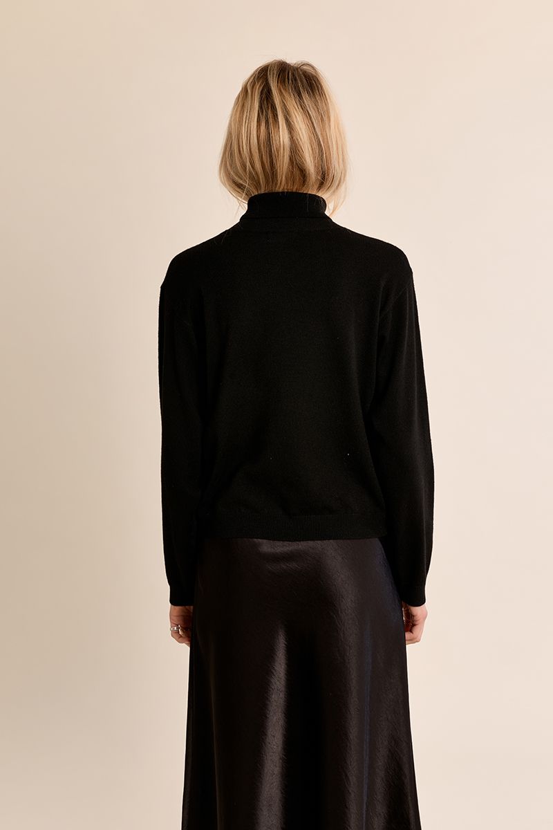 Erin Light Weight Knit Turtle Neck Sweater Top/Black